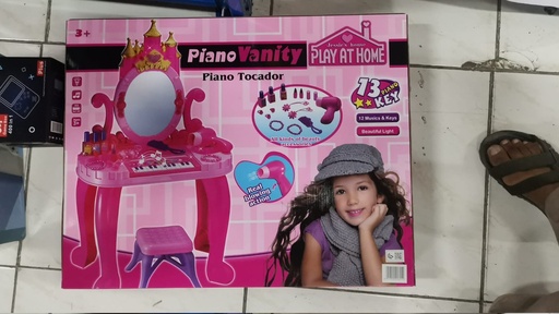 PIANO VANITY PLAY SET