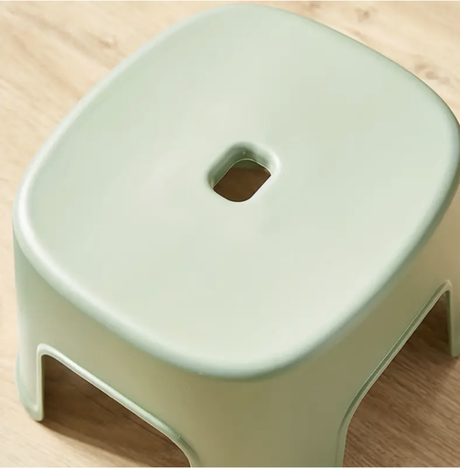 KIDS PLASTIC STOOL